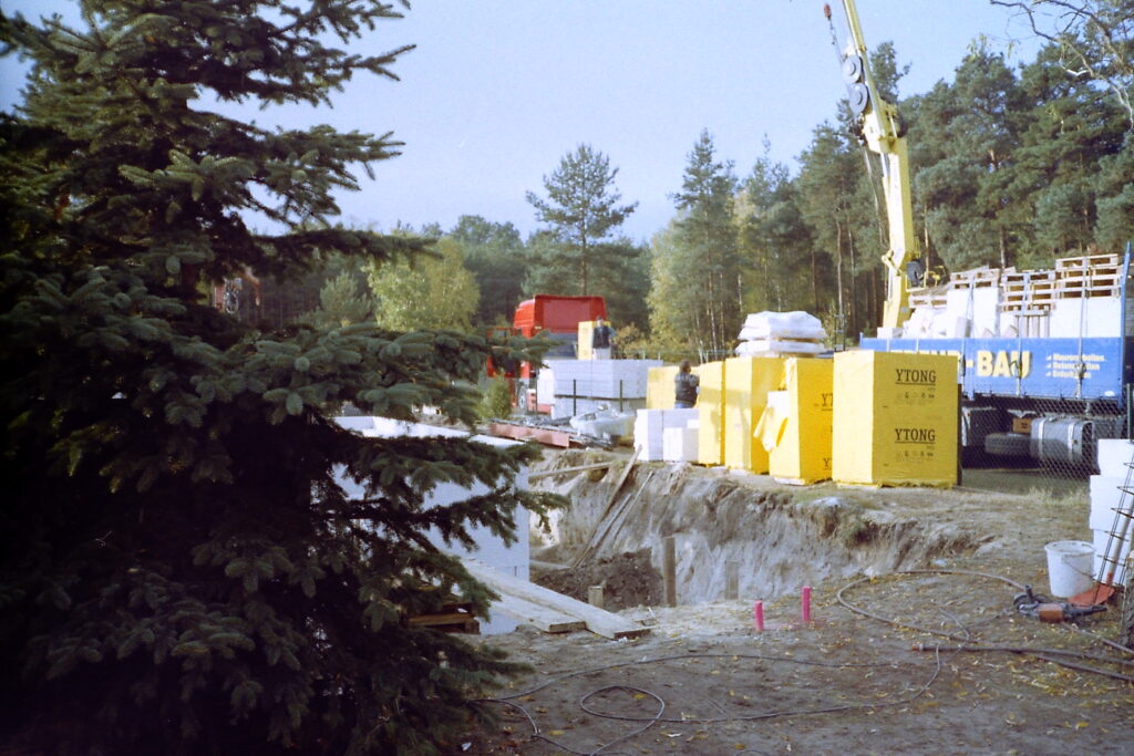 Material-Lieferung, alles geht sehr schnell, Oktober 2003