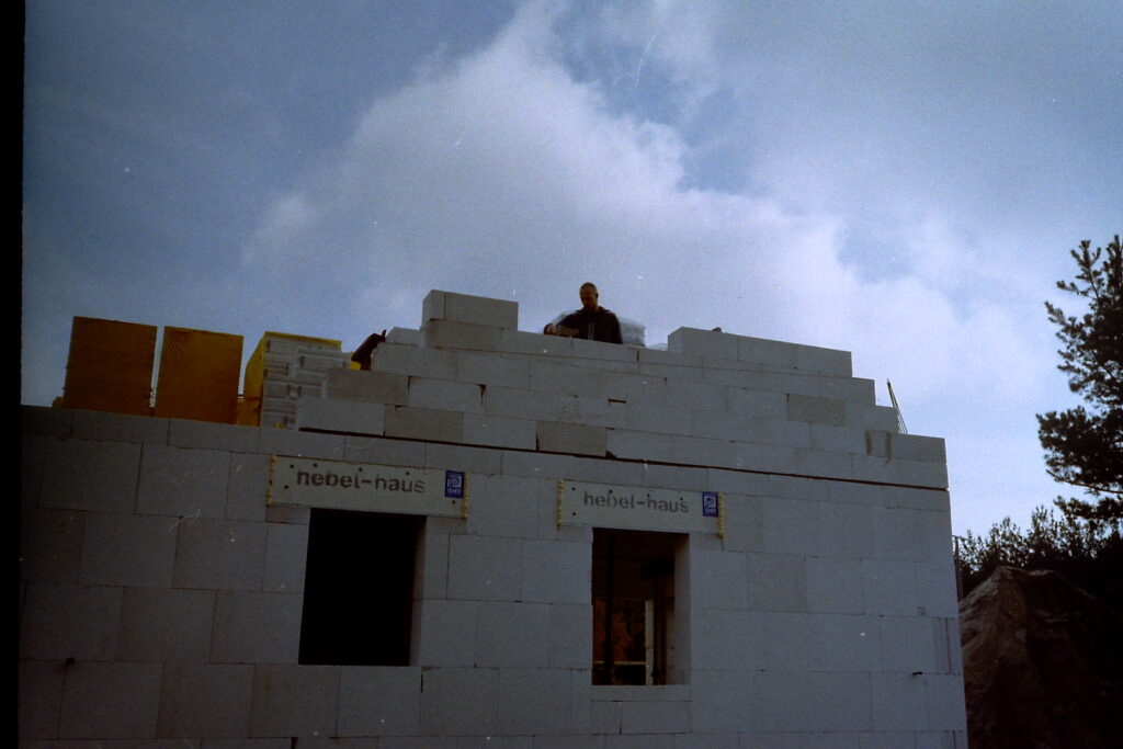 Material-Lieferung, alles geht sehr schnell, Oktober 2003